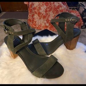 WHBM- Suede hunter green sandal